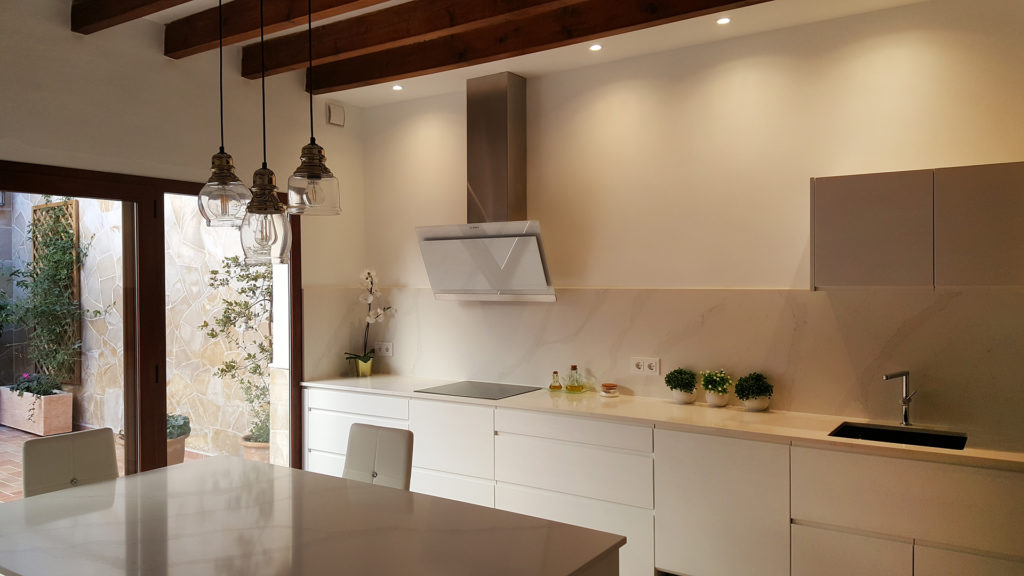 Nueva cocina en madera de Roble Lacada en Blanco - Muebles de cocina en