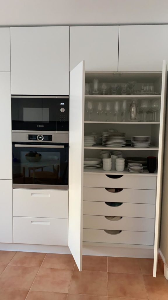 Nueva cocina en Menorca con electrodomésticos integrados