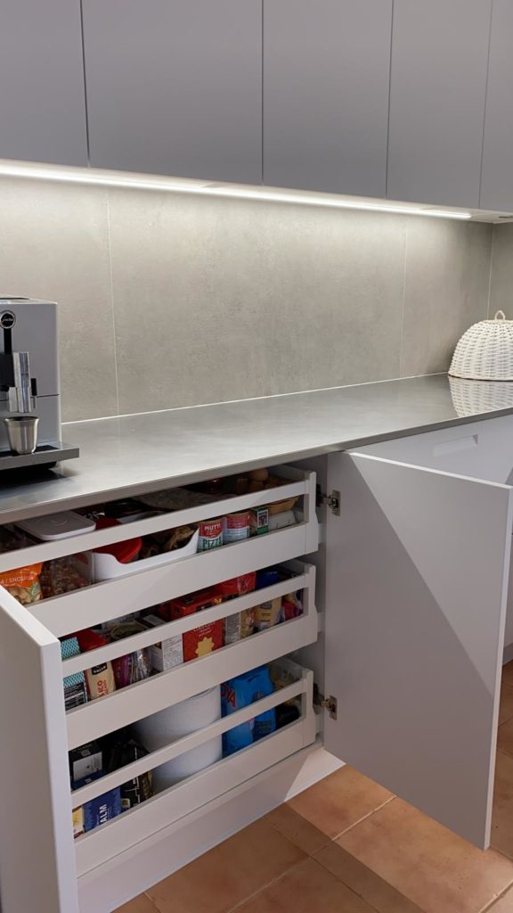 Nueva cocina en Menorca con electrodomésticos integrados