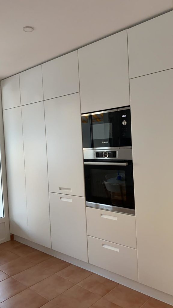 Nueva cocina en Menorca con electrodomésticos integrados