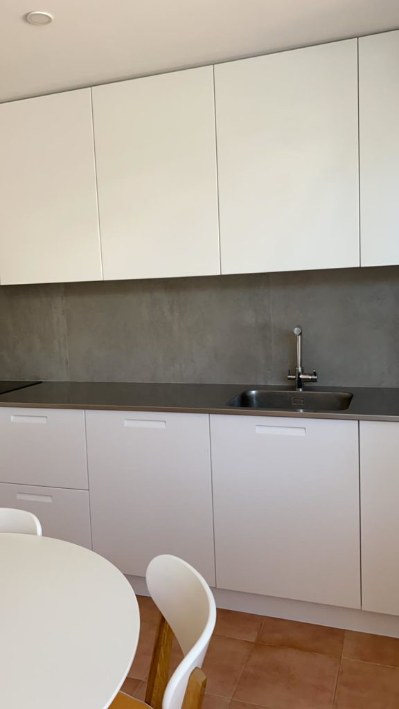 Nueva cocina en Menorca con electrodomésticos integrados