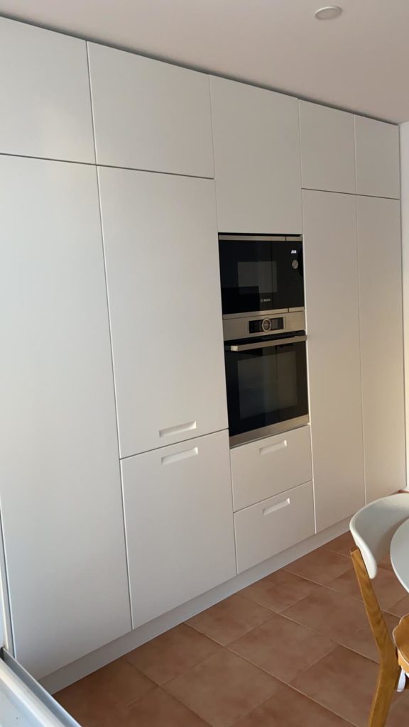 Nueva cocina en Menorca con electrodomésticos integrados